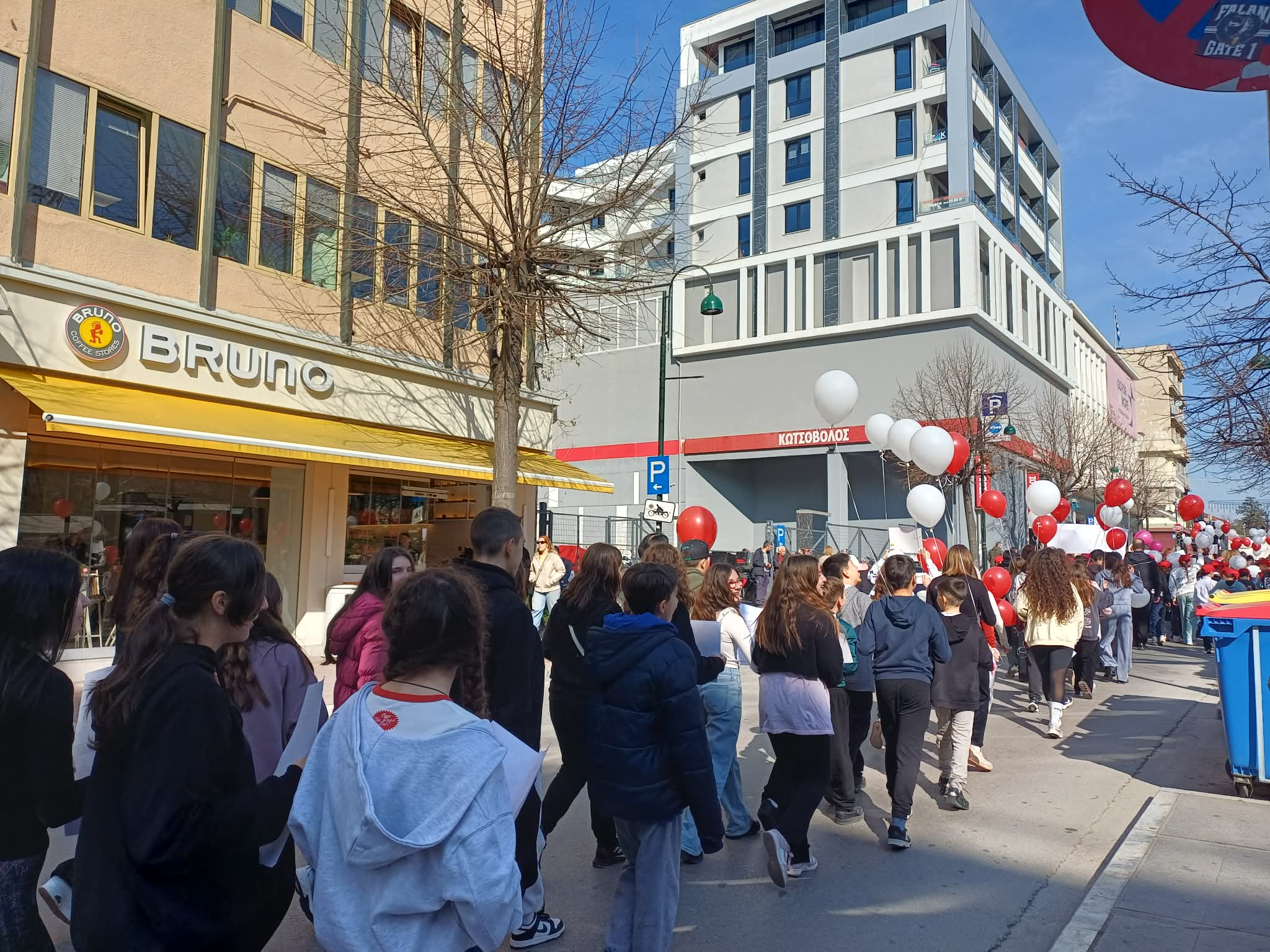 Δυνατό μήνυμα κατά της σχολικής βίας έστειλαν οι μαθητές της Λάρισας (ΦΩΤΟ)
