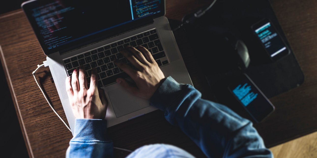 Σοκ στην Αχαΐα με τη σύλληψη 82χρονου γιατρού για πορνογραφία ανηλίκων -Έβγαζε γυμνές φωτογραφίες τα εγγόνια του