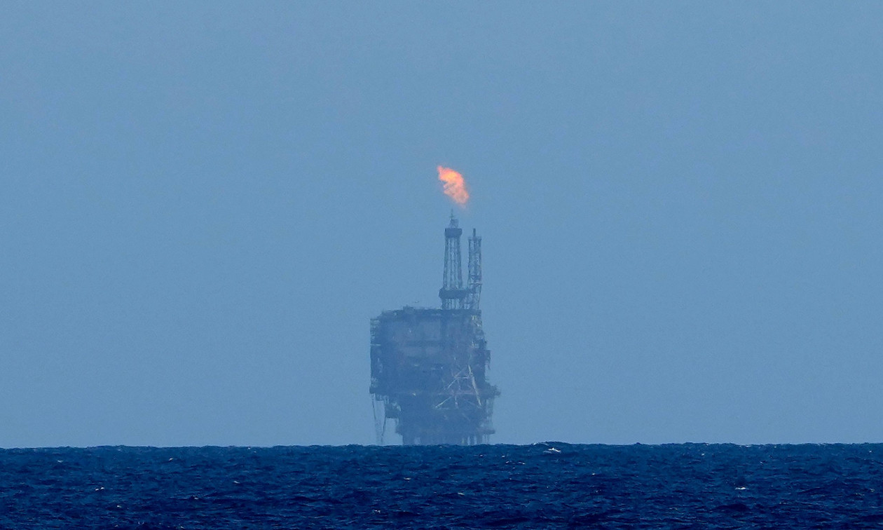 Μερική χαλάρωση των τιμών του πετρελαίου το απόγευμα της Δευτέρας - Παραμένουν κοντά στα 100 δολάρια