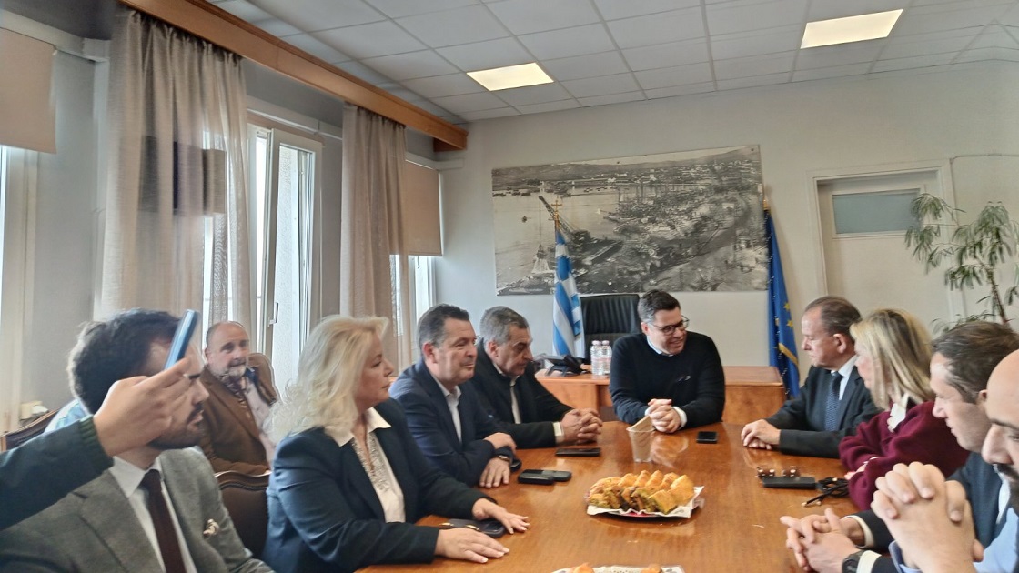 ΟΛΒ: Αιχμές για παραλείψεις στη μελέτη και ενστάσεις  για το κόστος απομάκρυνσης των σκουπιδιών (video)