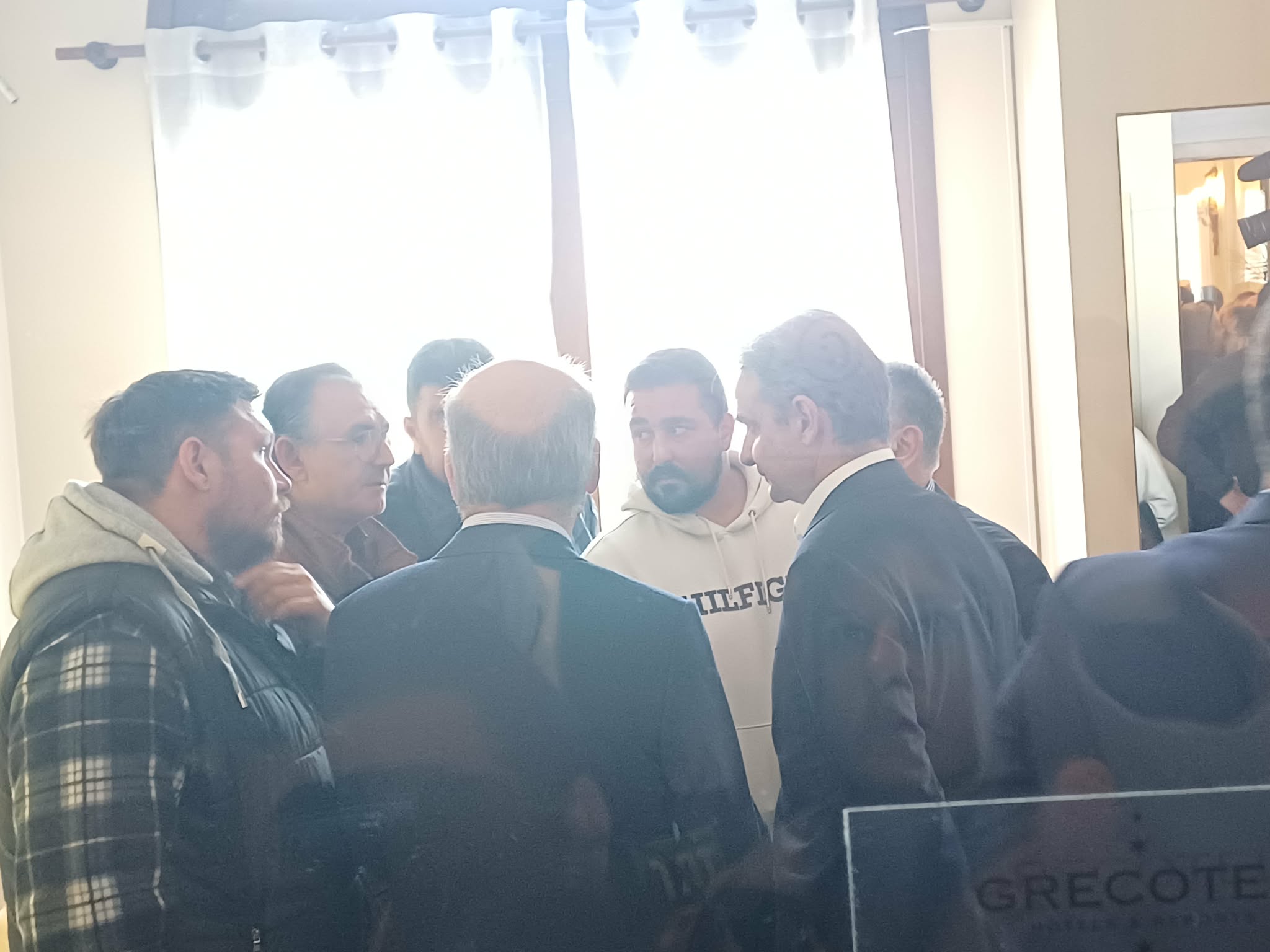 Συνάντηση αγροτών των μπλόκων με Μητσοτάκη στη Λάρισα (ΦΩΤΟ)