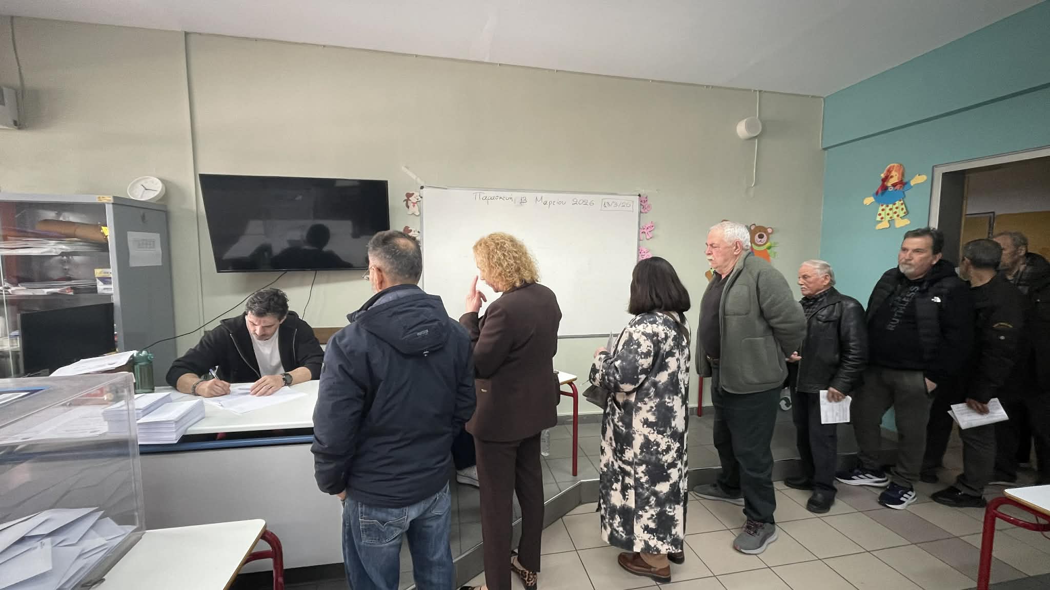Σήμερα το ΠΑΣΟΚ ψηφίζει: εσωκομματικές κάλπες για τους 4.000 συνέδρους-αθρόα προσέλευση στη Λάρισα (ΦΩΤΟ)