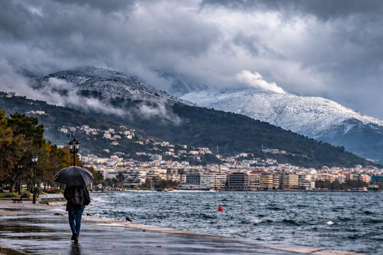 Αλλαγή «σκηνικού» στη Θεσσαλία με βροχές σε Πήλιο και Βόλο – Έρχονται χιονοπτώσεις σε ορεινές περιοχές