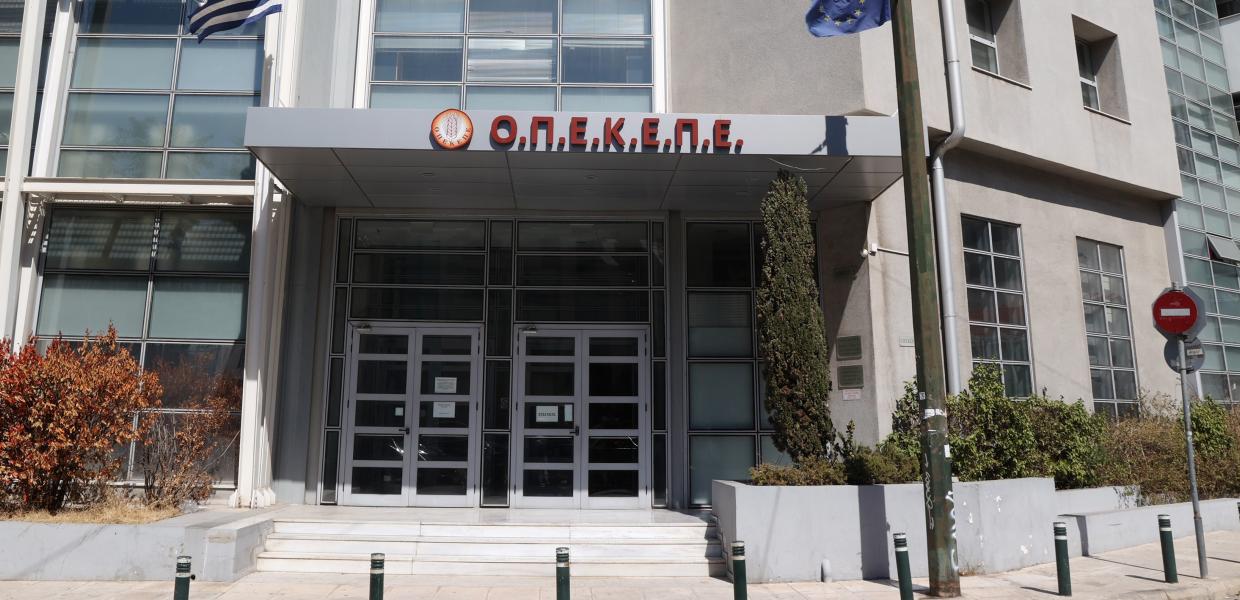 ΟΕΚΕΠΕ: Συνεχίζεται η δίκη του πρώην προέδρου Δημ. Μελά και της διευθύντριας Αθ. Ρέππα για υπεξαίρεση εγγράφου