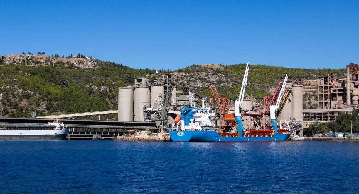 Δείχνει στην ΑΓΕΤ τον δρόμο της εξόδου – Ο Ο.Λ.Β. Προειδοποιεί με αποβολή από τις λιμενικές εγκαταστάσεις