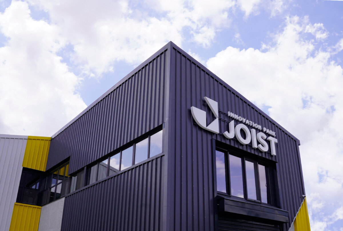 «Το μήλο κάτω από τη μηλιά»: Εκδήλωση – συζήτηση επαγγελματικού προσανατολισμού στη Λάρισα