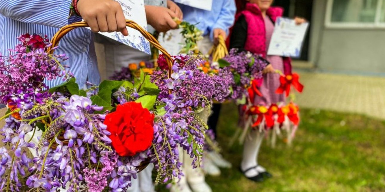 Αναβιώνει το έθιμο των Λαζαρίνων στα Τρίκαλα με τα λουλούδια: Η διαβατήρια εκδήλωση για το Πάσχα, τι συμβολίζει