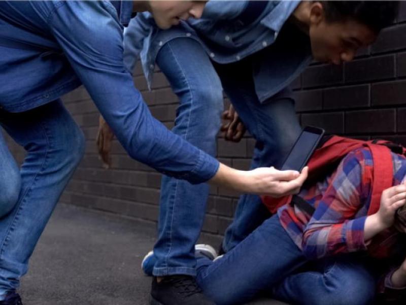 Τρεις συλλήψεις νεαρών για ληστεία σε βάρος ανήλικων στον Τύρναβο