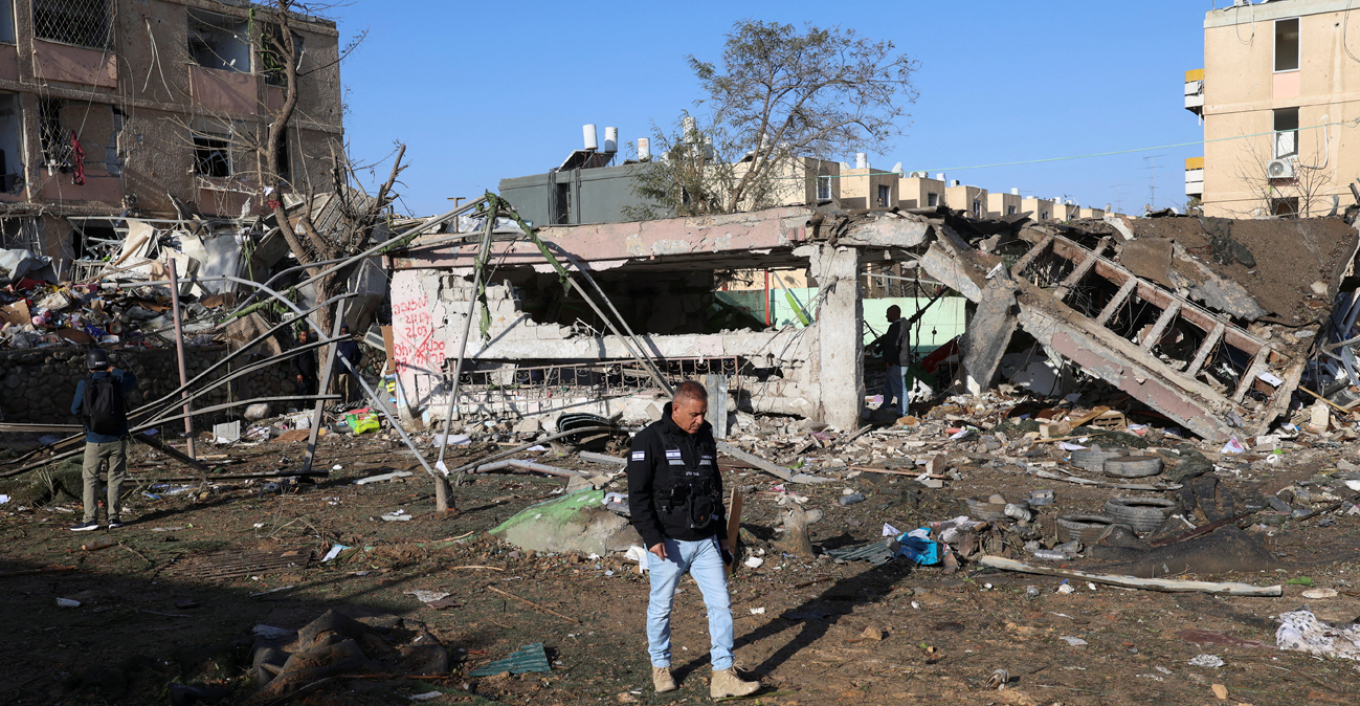 Κόλαση στο νότιο Ισραήλ από τους ιρανικούς βαλλιστικούς πυραύλους, πάνω από 150 τραυματίες σε Ντιμόνα και Αράντ