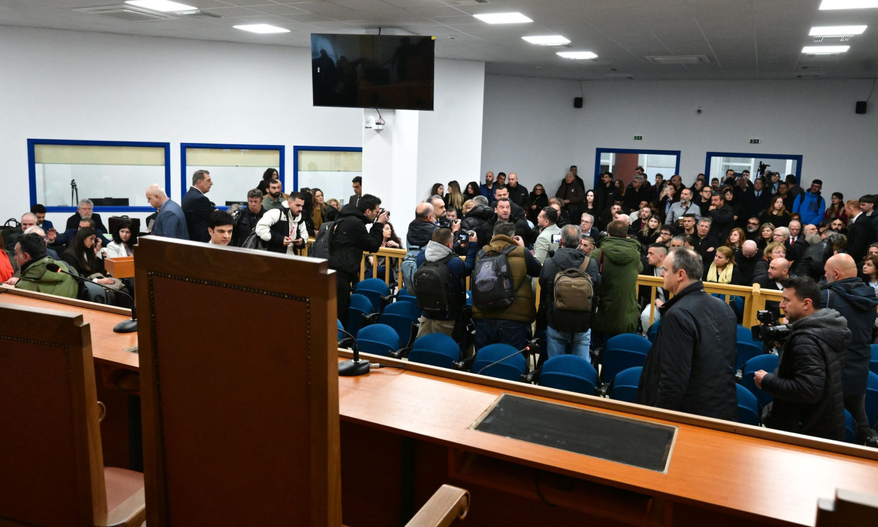 Δίκη για τα Τέμπη: Έκκληση της κυβέρνησης για σεβασμό, νηφαλιότητα και απόδοση δικαιοσύνης