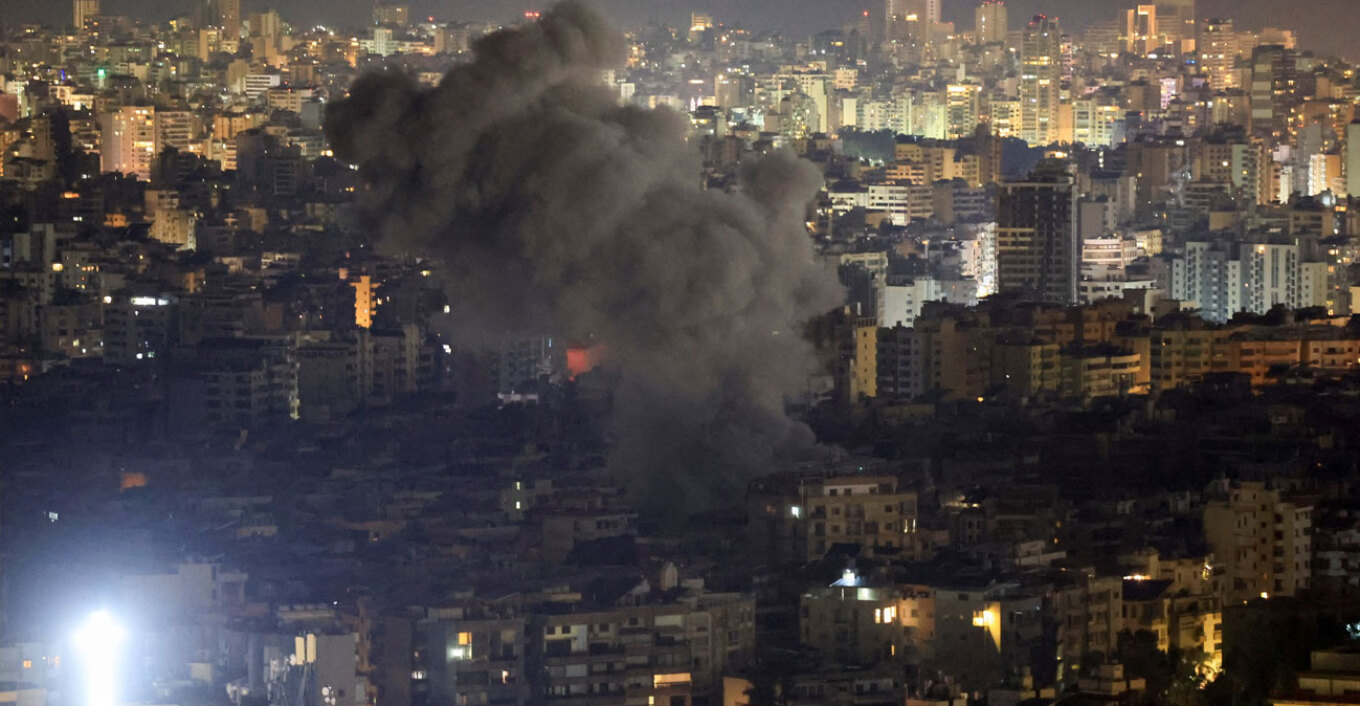 Εκρήξεις και καταστροφές στο Ισραήλ από ιρανικούς πυραύλους, διαψεύδει το Ιράν τους ισχυρισμούς Τραμπ για «σημεία συμφωνίας»