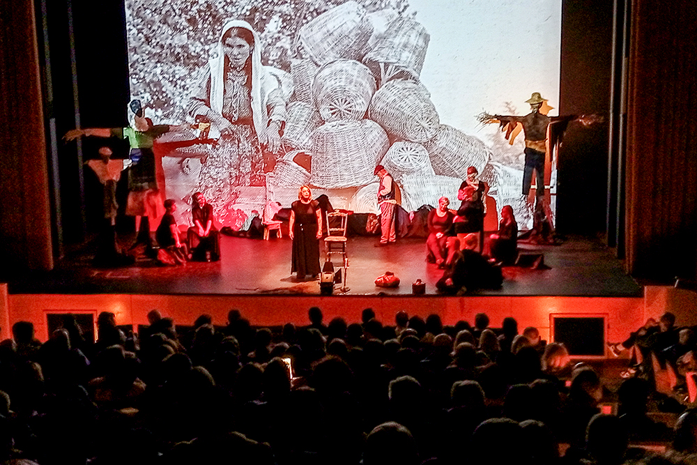 ΛΑΡΙΣΑ-ΦΕΣΤΙΒΑΛ ΕΡΑΣΙΤΕΧΝΙΚΩΝ ΣΚΗΝΩΝ «Όλη η πόλη μια σκηνή»:ΘΕΑΤΡΙΚΟ ΕΡΓΑΣΤΗΡΙ ΜΟΥΖΑΚΙΟΥ «Μια φιγούρα σιωπηλή»