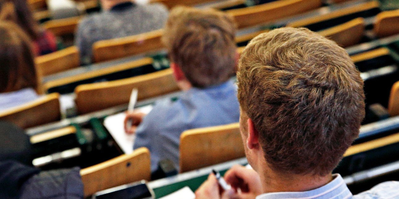 Στη «φάκα» 6 εκπαιδευτήρια για πτυχία «μαϊμού»: Πρόστιμα και συλλήψεις, στα 3,2 εκατ. ευρώ τα παράνομα κέρδη