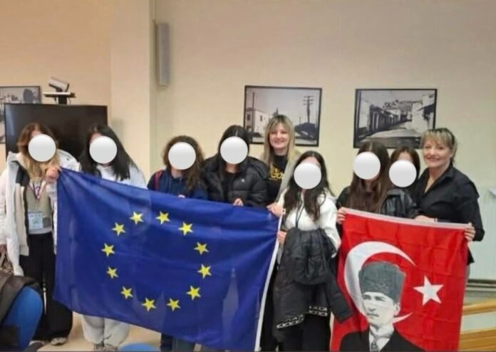 Δήμος Ελασσόνας για τουρκική σημαία: «Εκφράζουμε τη λύπη μας για το περιστατικό»