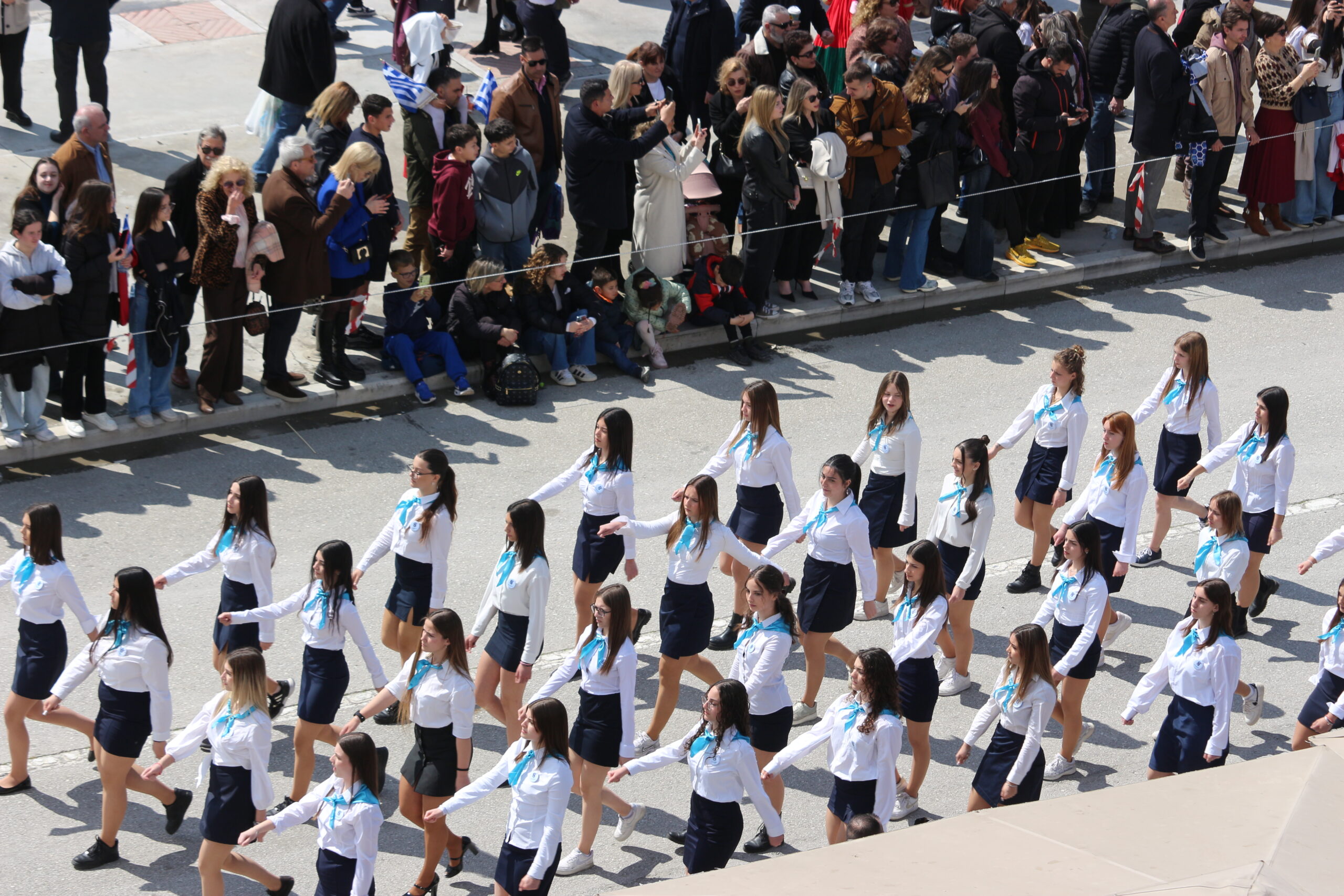 Προκαταρκτική για σύνθημα υπέρ της Χρυσής Αυγής μετά τη χθεσινή παρέλαση στον Βόλο – Μία ανάρτηση στο FB «έμπλεξε» μαθητές