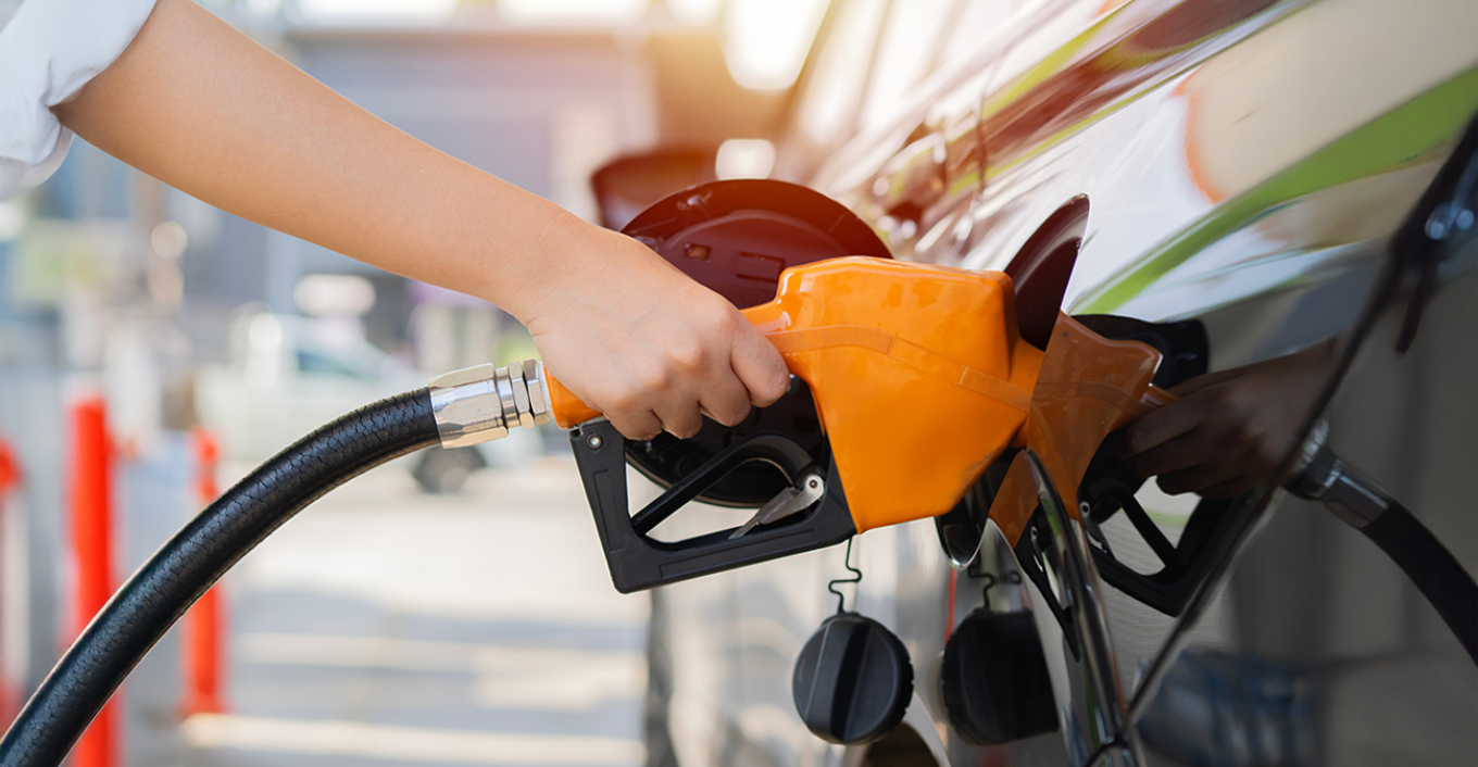 Fuel Pass: Τα πέντε βήματα για να πάρουν την ενίσχυση οι δικαιούχοι, τα εισοδηματικά κριτήρια και η επιδότηση ανά περιοχή