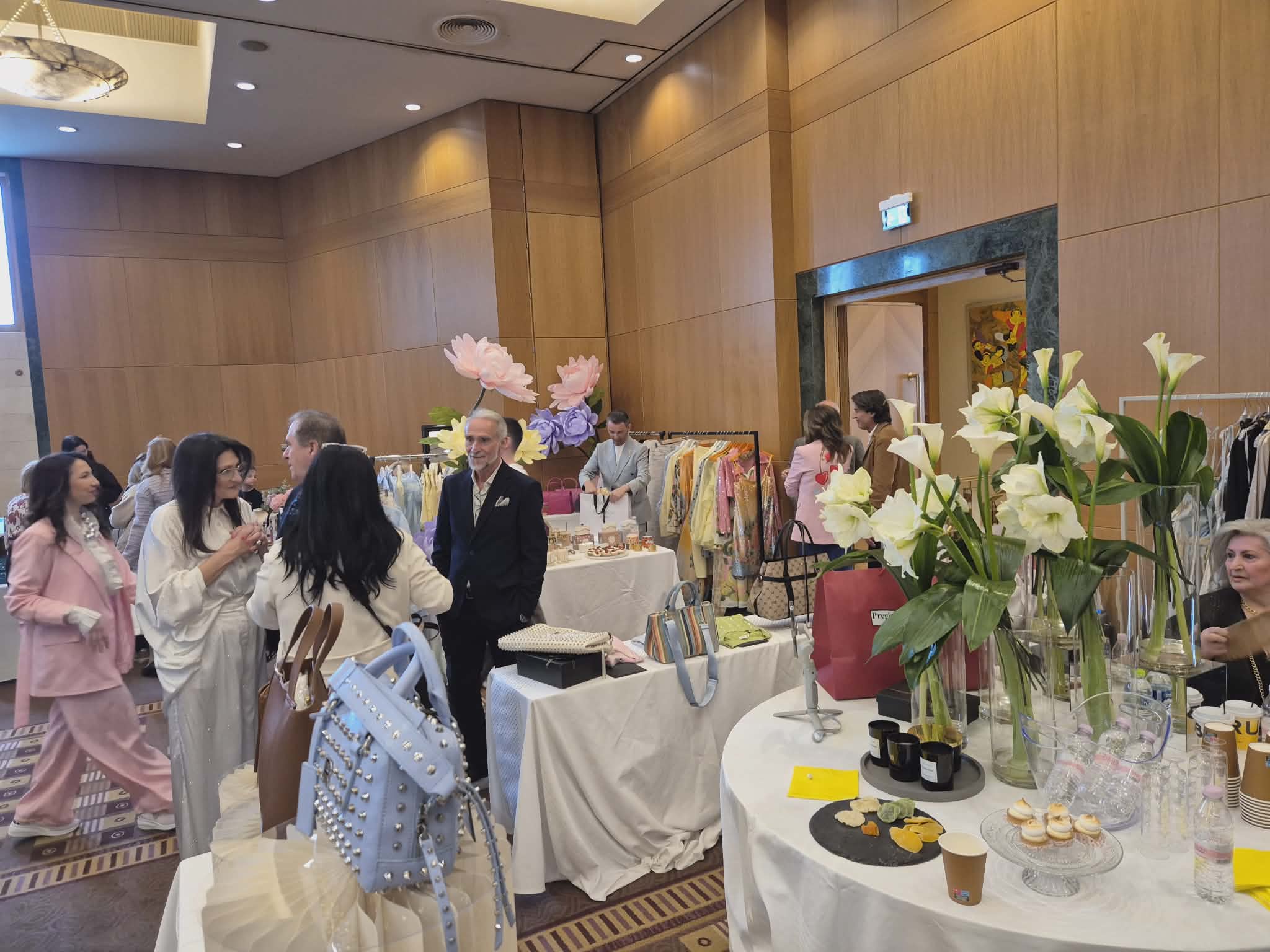 Πλήθος κόσμου στο Πασχαλινό Bazaar της Ελληνικής Αντικαρκινικής στη Λάρισα (ΦΩΤΟ)