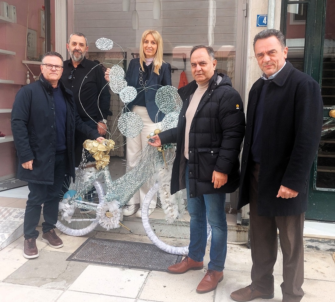 Στο Δήμο Καρδίτσας το ποδήλατο που κέρδισε το πρώτο βραβείο στη δράση «ΧριστουγεννιARTika»