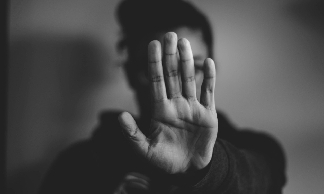 Πειραιάς: Τρόμος για 54χρονη - Την θώπευσε κι αποπειράθηκε να τη βιάσει