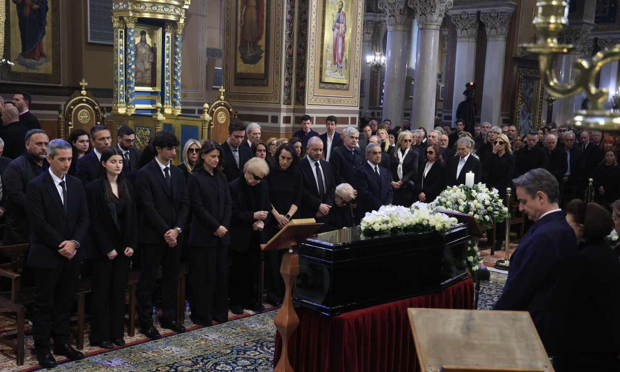 Κηδεία Μαρινέλλας: Δάκρυσαν όλοι με τους επικηδείους Νταλάρα Χαρούλας Αλεξίου