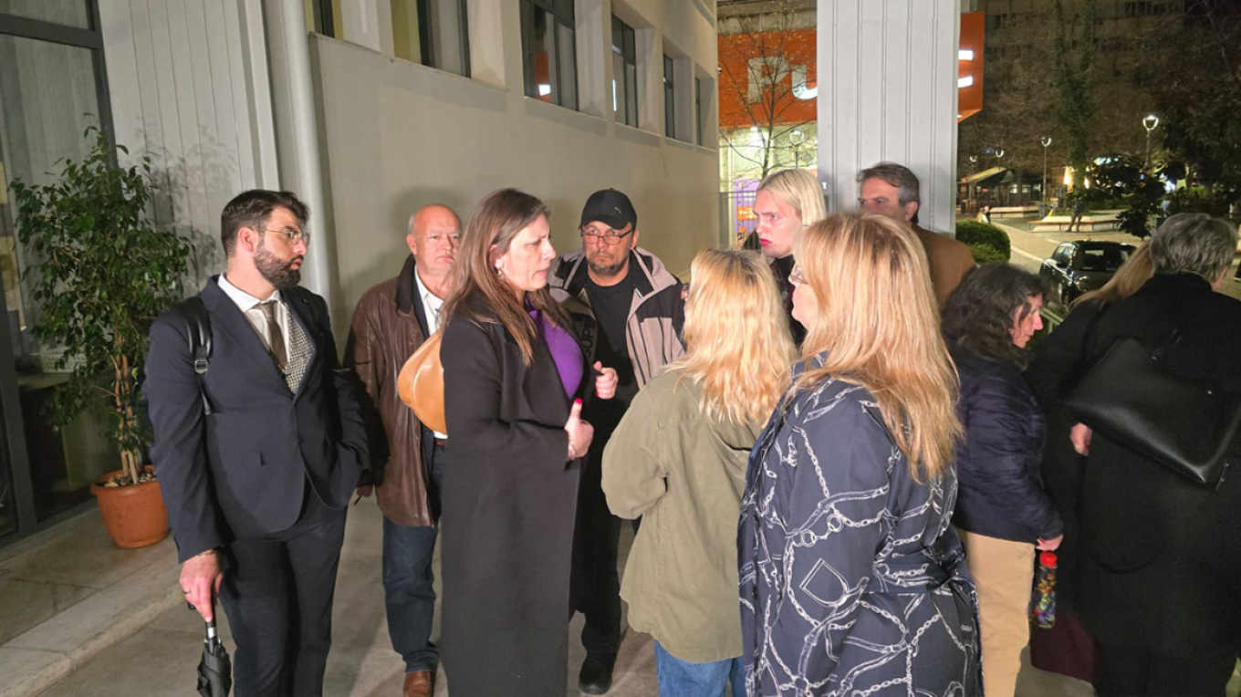 Κωνσταντοπούλου: Θα μηνύσω την πρόεδρο που δήλωσε αποχή, μας κλείδωσαν έξω από το δικαστικό μέγαρο Λάρισας, βίντεο