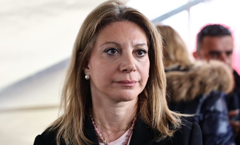 Καρυστιανού: «Δόλιος ελιγμός» η αποχή δικαστού για να κρυφτεί η αλήθεια στα Τέμπη – Είναι ξεκάθαρη αρνησιδικία