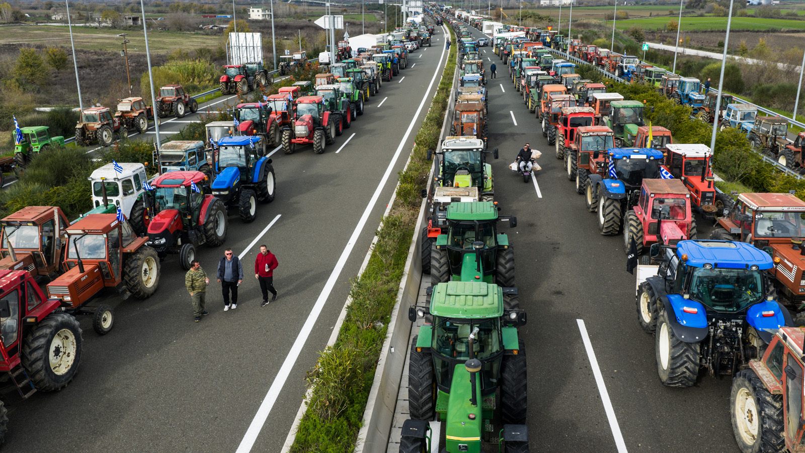 Βγάζουν ξανά τα τρακτέρ στον Ε-65 οι αγρότες της Καρδίτσας τη Μ. Τρίτη