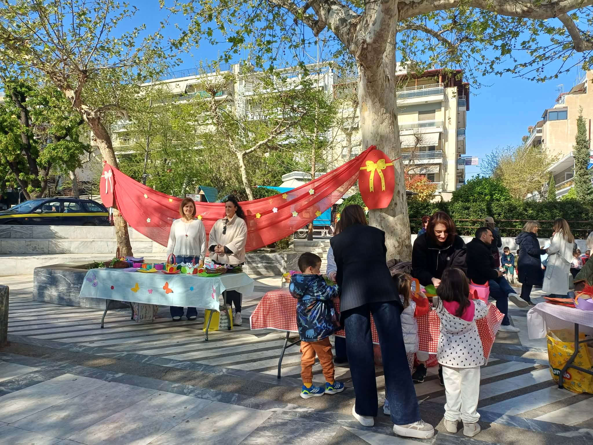 Πολύχρωμο Πασχαλινό εργαστήρι για τα παιδιά έστησε στην Ταχυδρομείου ο Δήμος Λαρισαίων (ΦΩΤΟ)