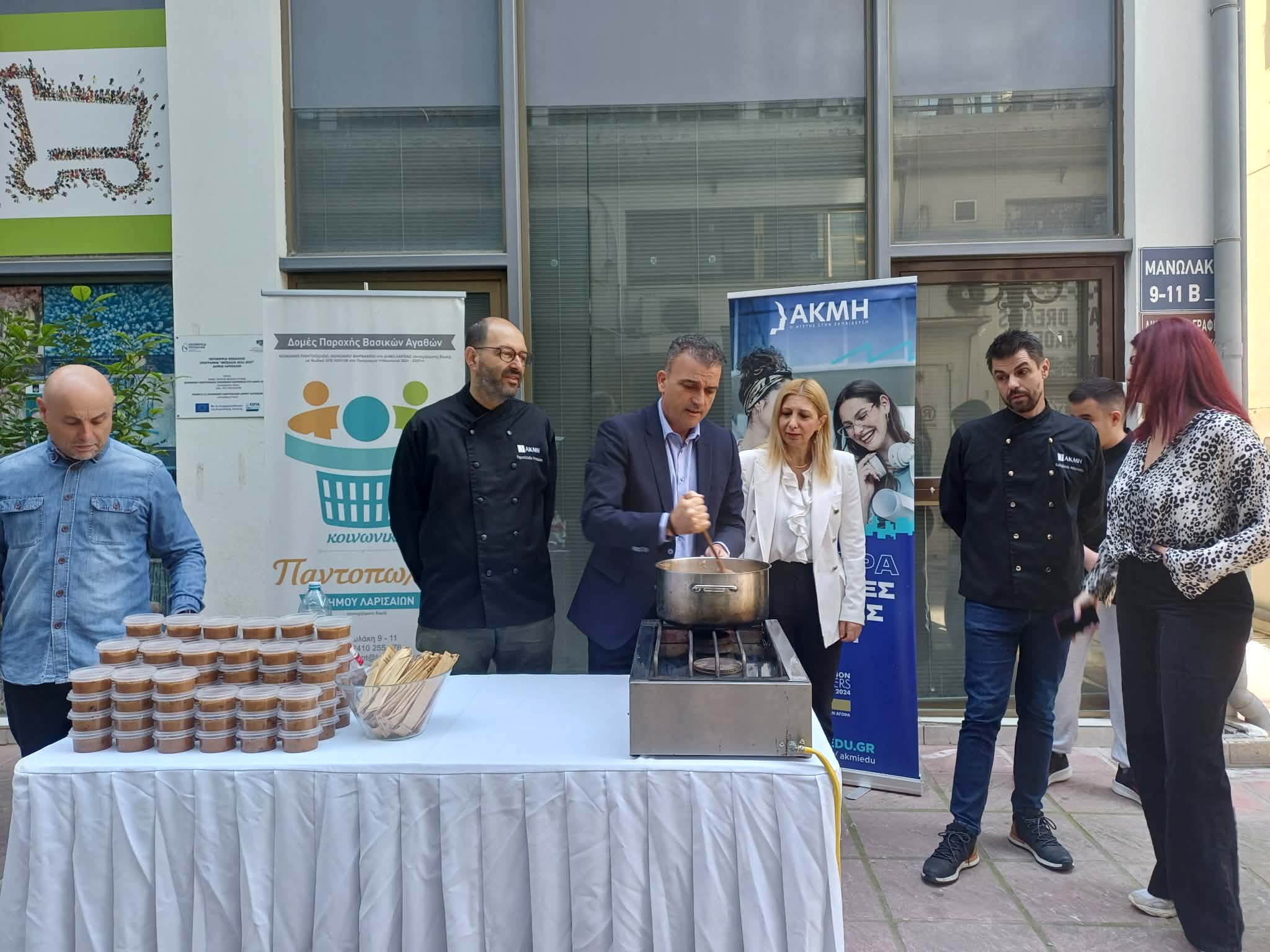 Πασχαλινά δέματα αγάπης από το Κοινωνικό Παντοπωλείο του Δήμου Λαρισαίων (ΦΩΤΟ)