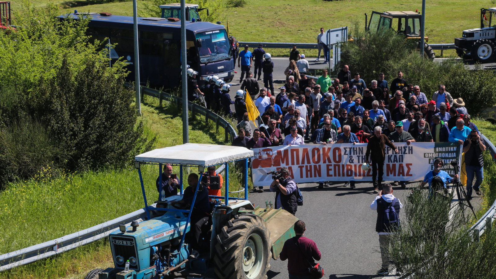 Αγροτικό συλλαλητήριο – μήνυμα στον Ε-65 με τρακτέρ από τους αγρότες της Καρδίτσας (ΦΩΤΟ - ΒΙΝΤΕΟ)