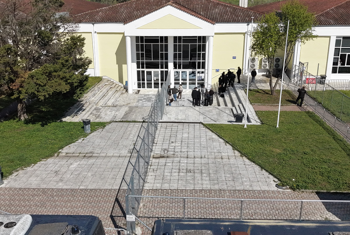 Εισαγγελική παρέμβαση για την αίθουσα της δίκης των Τεμπών-ζητά έγγραφα από Πολεοδομία, Πυροσβεστική Λάρισας