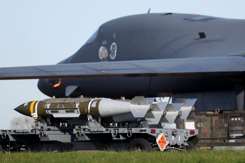 Χαραμάδα ελπίδας: Ο Τραμπ εξετάζει το αίτημα του Πακιστάν για διορία δύο εβδομάδων – Θετικό το Ιράν