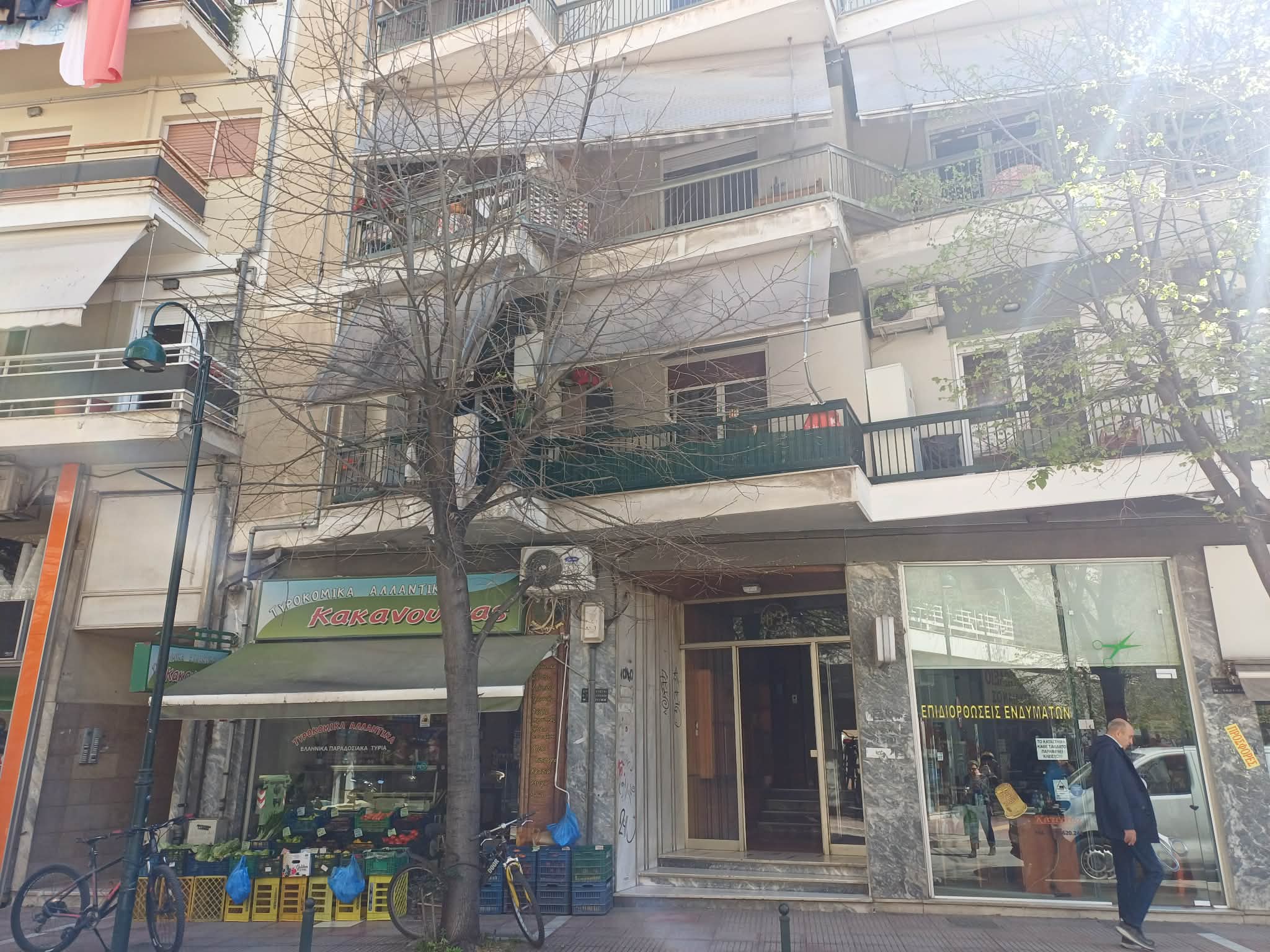 Σοκ στη Λάρισα: Νεκρές σε προχωρημένη σήψη εντοπίστηκαν δύο αδελφές σε διαμέρισμα (ΦΩTO)