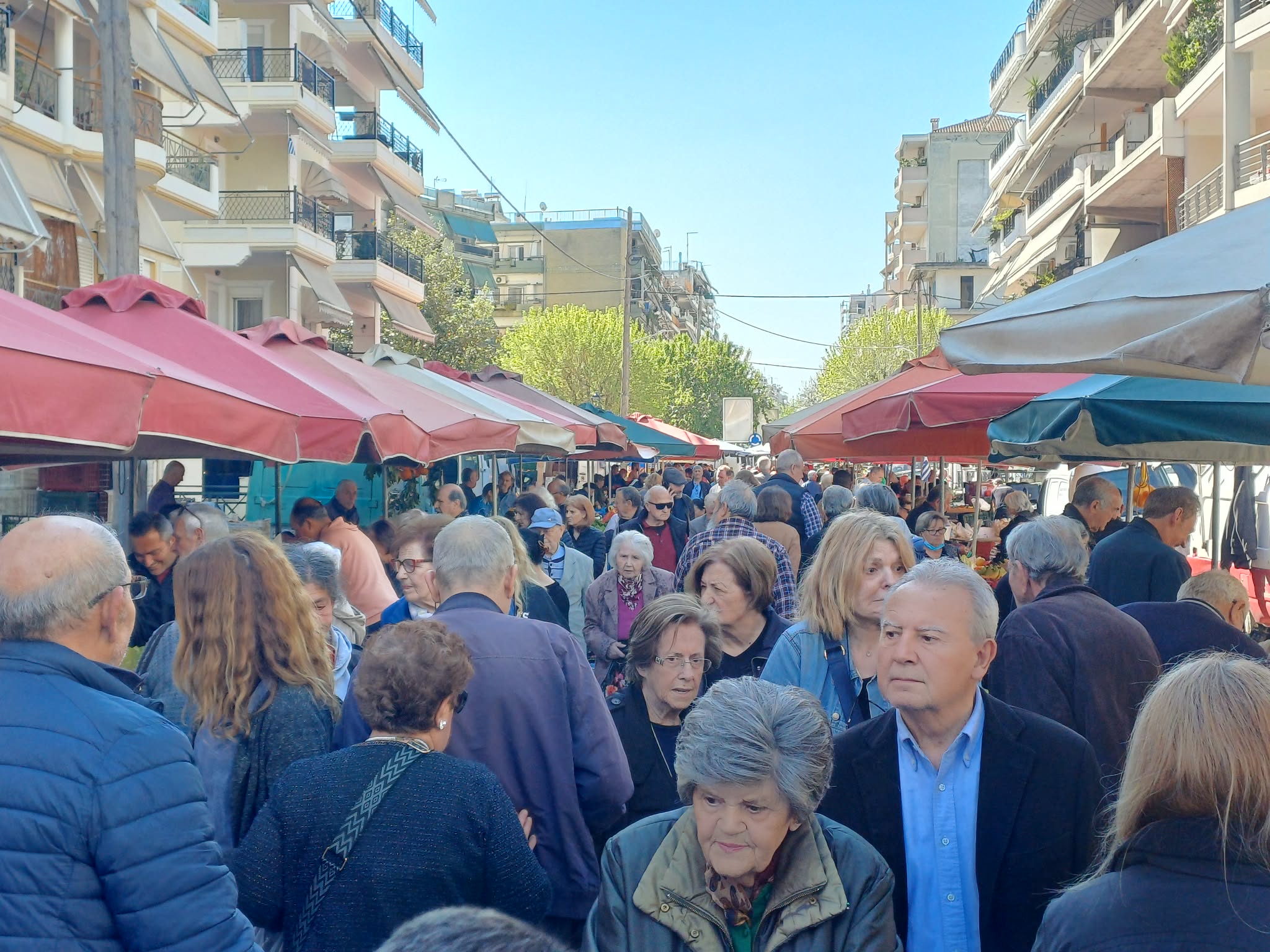 «Φωτιά» οι τιμές των λαχανικών για το πασχαλινό τραπέζι στη Λαϊκή της Τετάρτης στη Λάρισα
