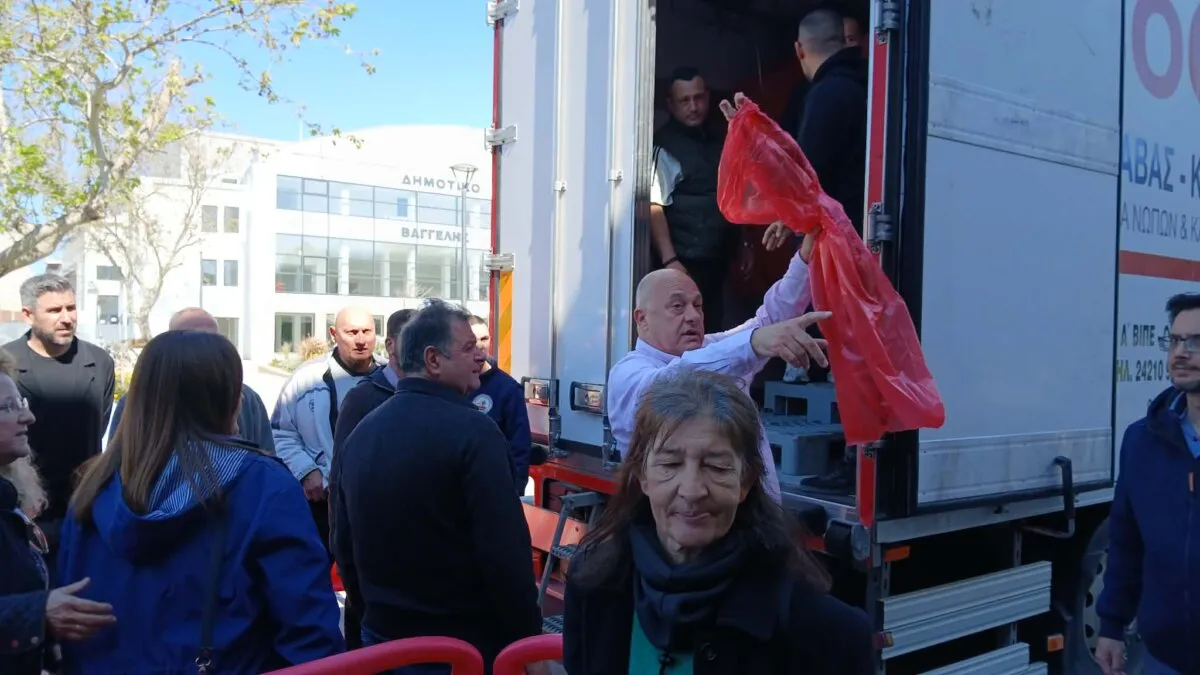 Ο Δήμος Βόλου και η ΠΑΕ Βόλος διένειμαν αρνιά σε 400 οικογένειες (βίντεο και φωτό)