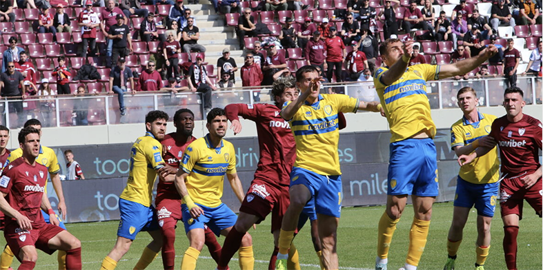 Ήττα που τη βάζει σε περιπέτειες γνώρισε η ΑΕΛ από τον Παναιτωλικό (1-2)