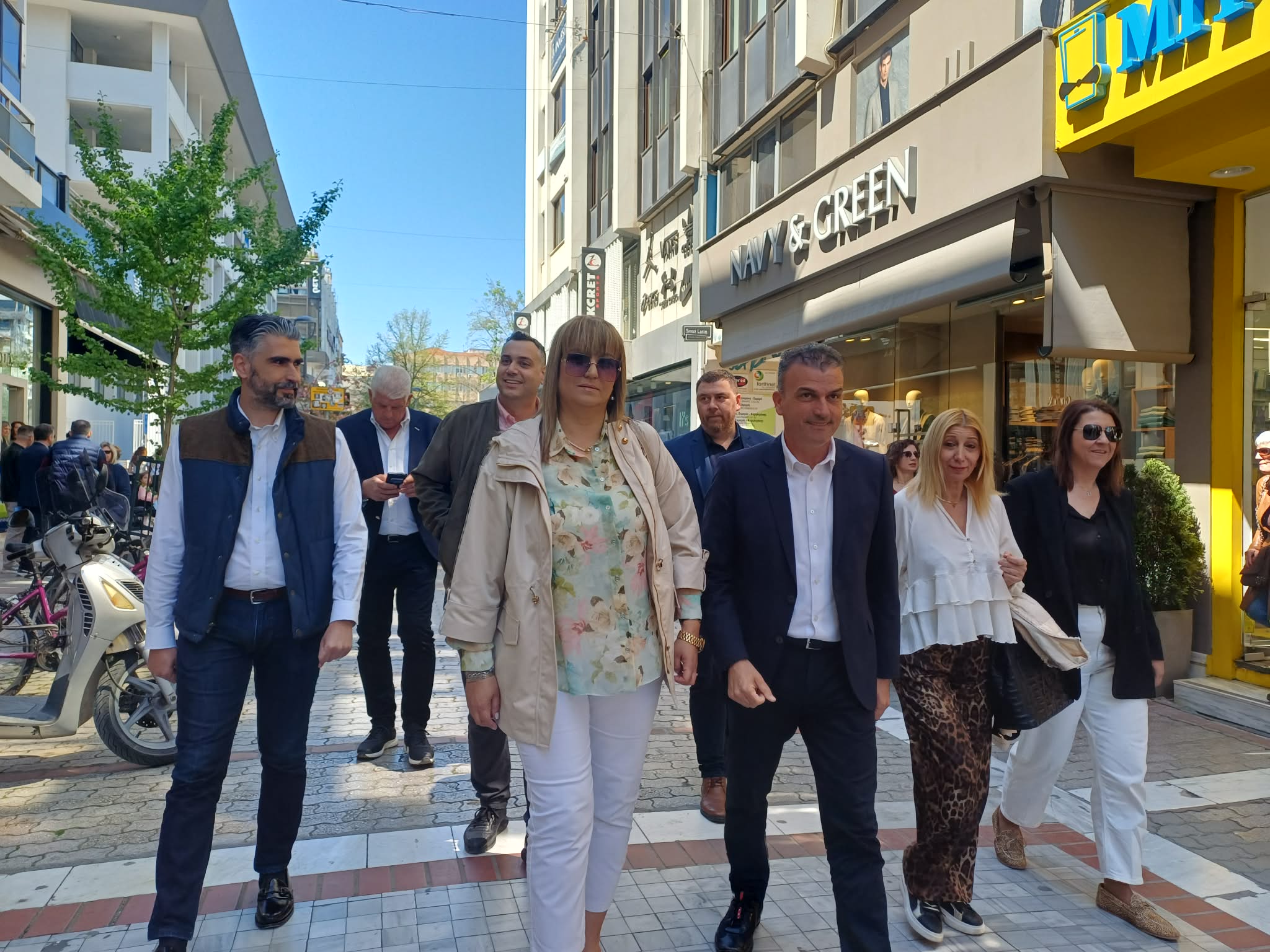Επίσκεψη δημάρχου στην αγορά της Λάρισας- διαπίστωσε επάρκεια  και αντάλλαξε ευχές (ΦΩΤΟ)