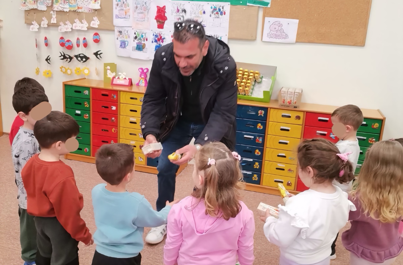 Πασχαλινές ευχές και δώρα στους Παιδικούς Σταθμούς του Δήμου Φαρσάλων
