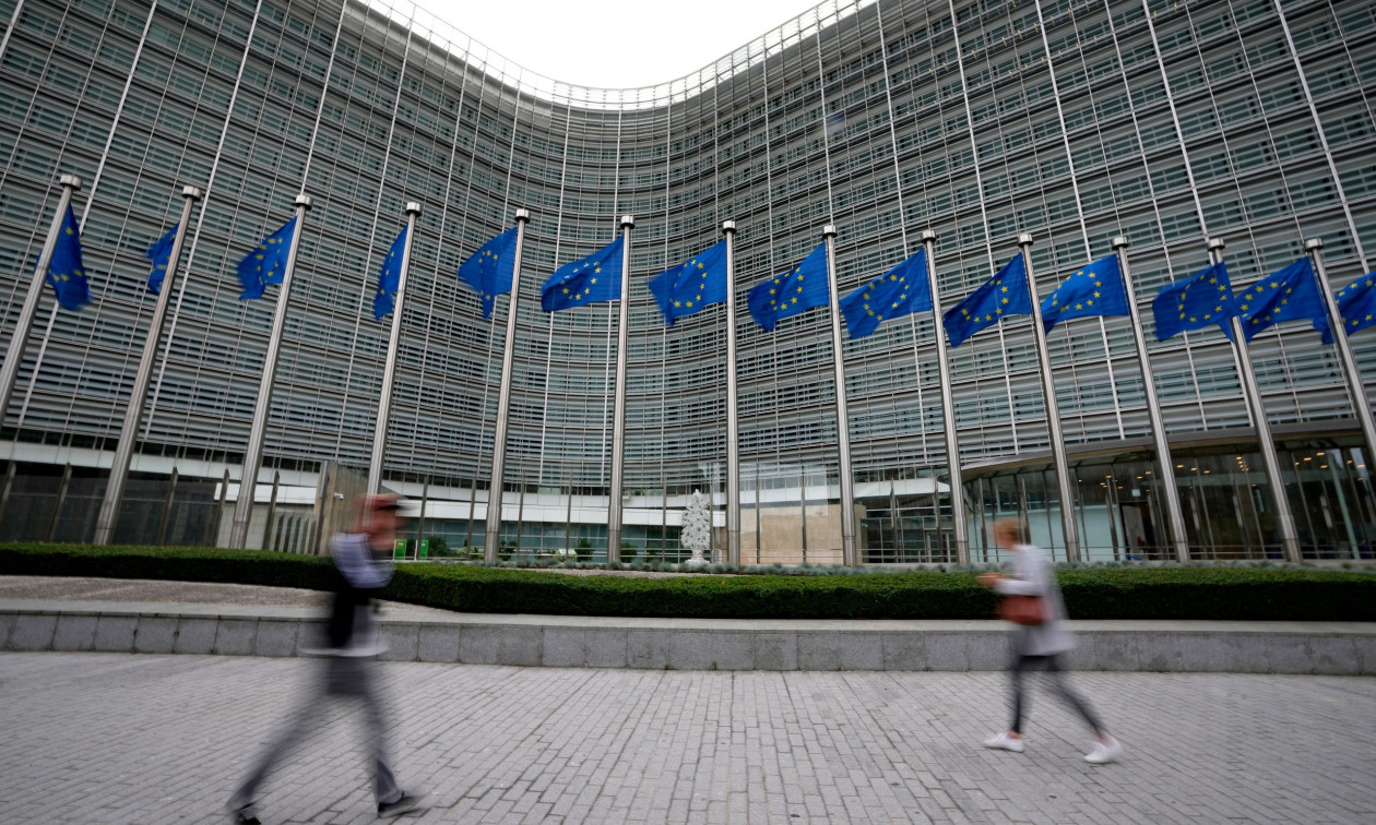 E.E: Εξετάζει το ενδεχόμενο φορολόγησης των υπερκερδών στον ενεργειακό τομέα