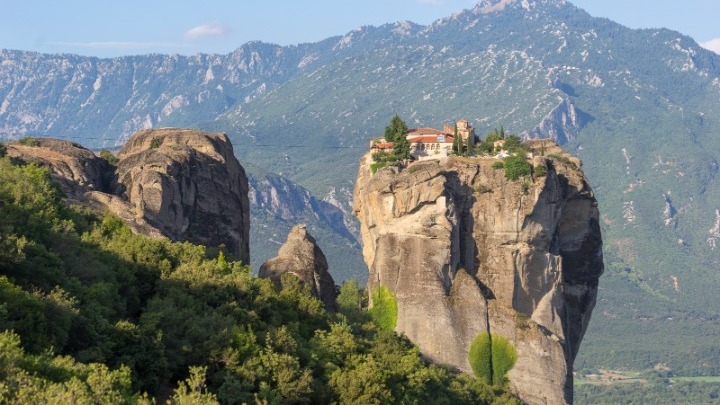 Μετέωρα: Γιατί θεωρείται η «πρωτεύουσα του ελληνικού ορθόδοξου Πάσχα»