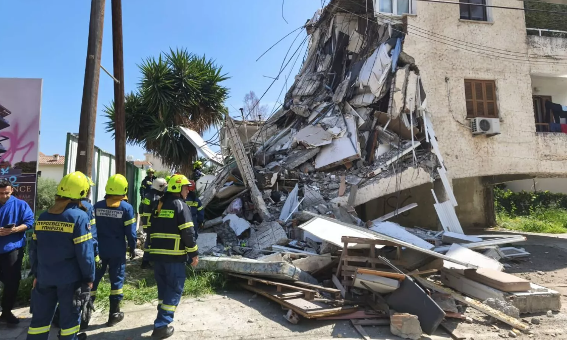Τραγωδία στην Κύπρο: Ανασύρθηκε και δεύτερος νεκρός από τα συντρίμμια της πολυκατοικίας