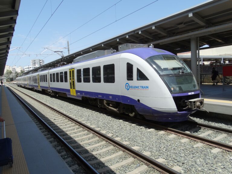 Ακινητοποιήθηκε αμαξοστοιχία από Λάρισα για Θεσσαλονίκη κοντά στον Σταθμό Κορινός