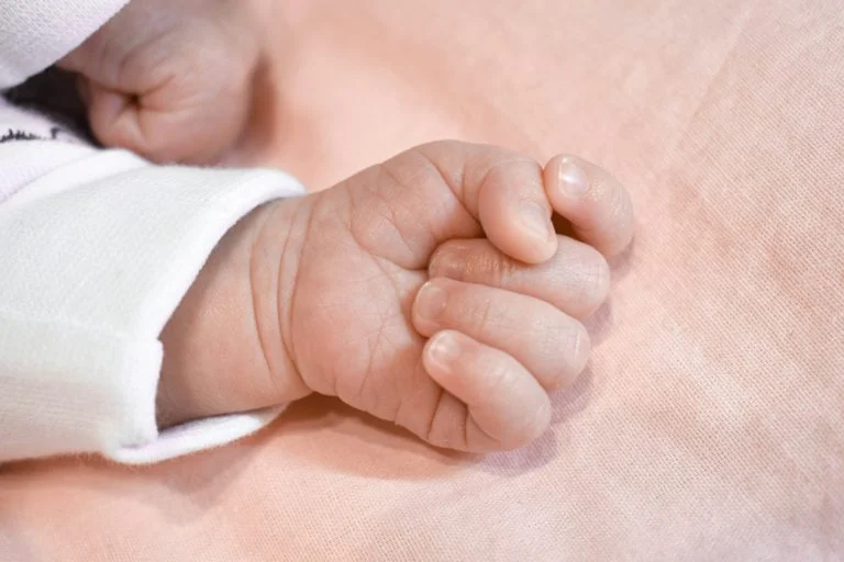 Καισαρικές: «Πρωταθλήτρια» η Ελλάδα στην ΕΕ – 62,2% των γεννήσεων στο χειρουργείο το 2023