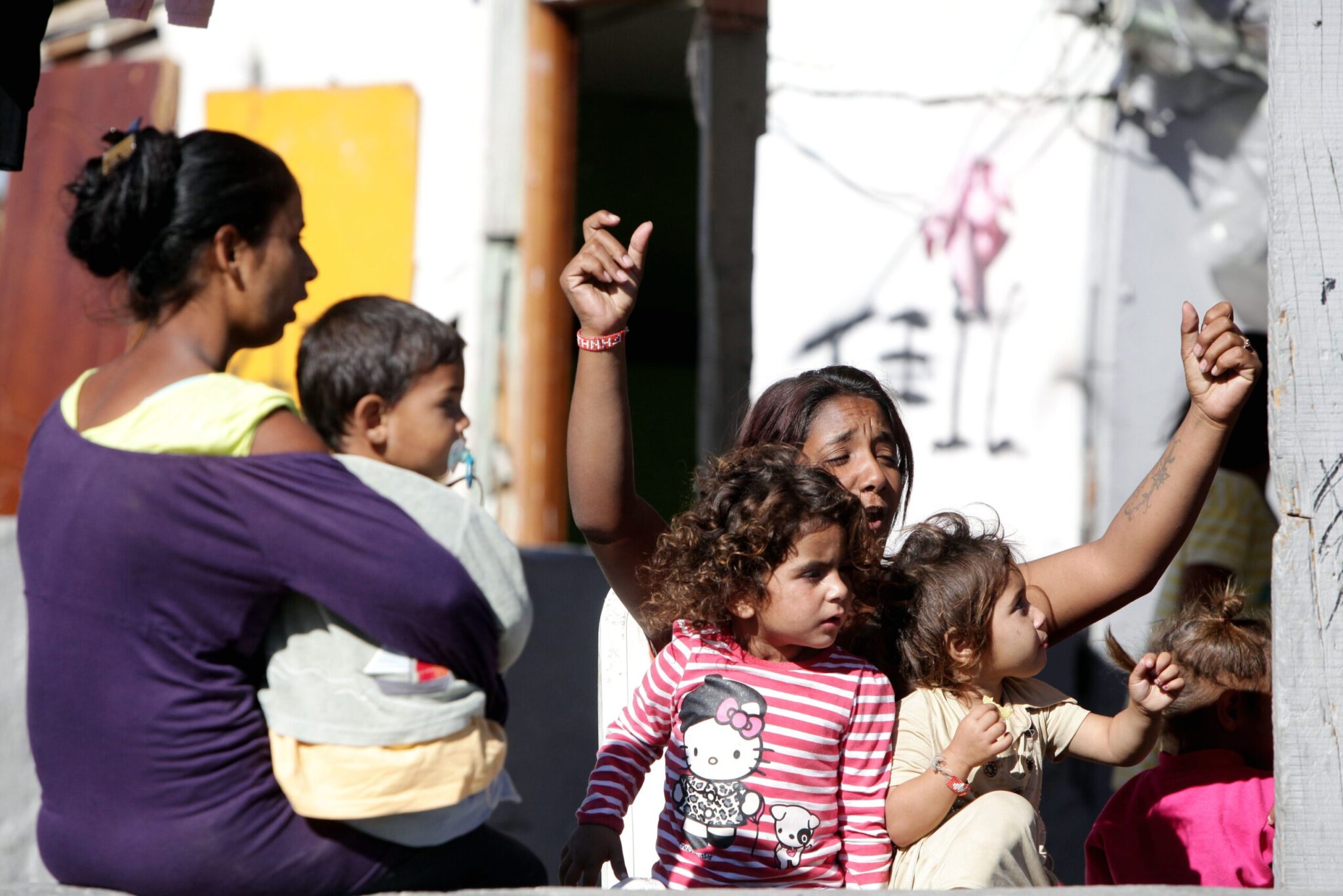 Σε εξέλιξη έρευνες για κύκλωμα που υπέκλεπτε επιδόματα ρομά στον Τύρναβο