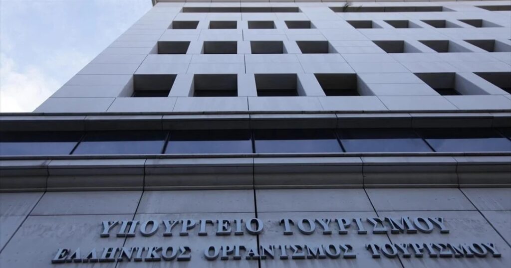Τραγωδία στο υπουργείο Τουρισμού: 51χρονη έπεσε από τον 2ο όροφο και σκοτώθηκε