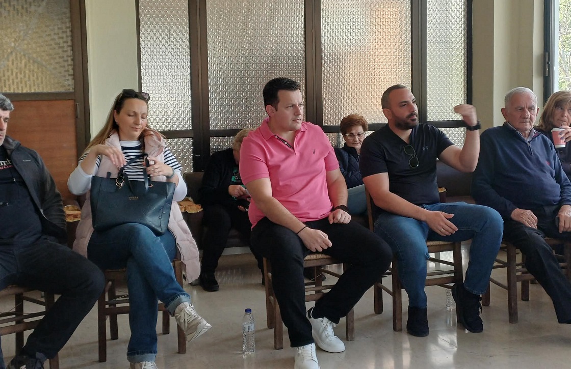 Μαμάκος σε κατοίκους της Μάνδρας: Έργα αναβάθμισης αθλητικού Κέντρου και σύγχρονης παιδικής χαράς (ΦΩΤΟ)