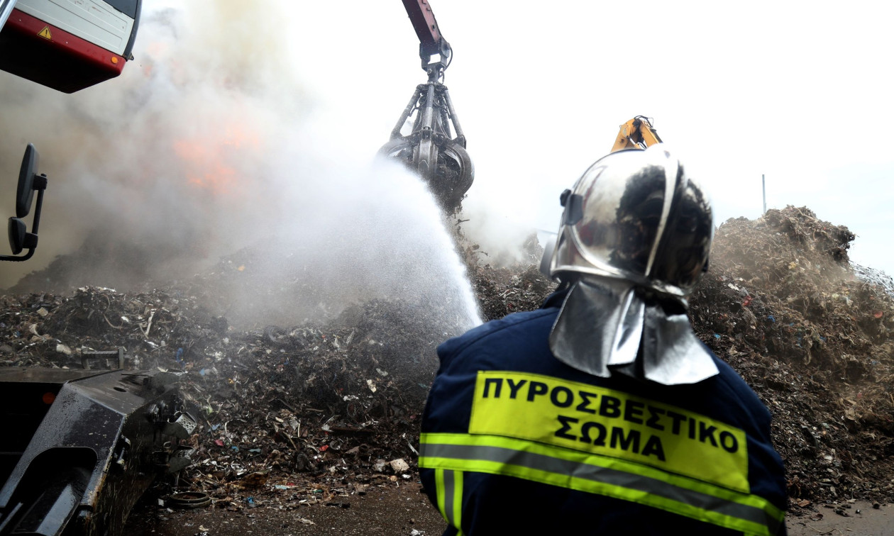 Θεσσαλονίκη: Μέχρι το κέντρο της πόλης έφτασε η οσμή από τα καμμένα πλαστικά στη Νεοχωρούδα