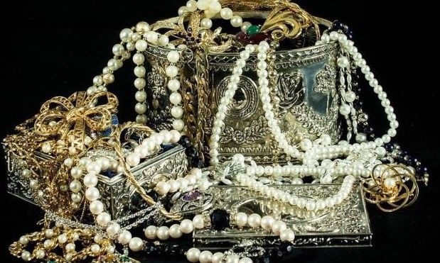 Νέα απάτη στον Βόλο: Της απέσπασαν κοσμήματα και 50.000 ευρώ προφασιζόμενοι υπαλλήλους του ΔΕΔΔΗΕ