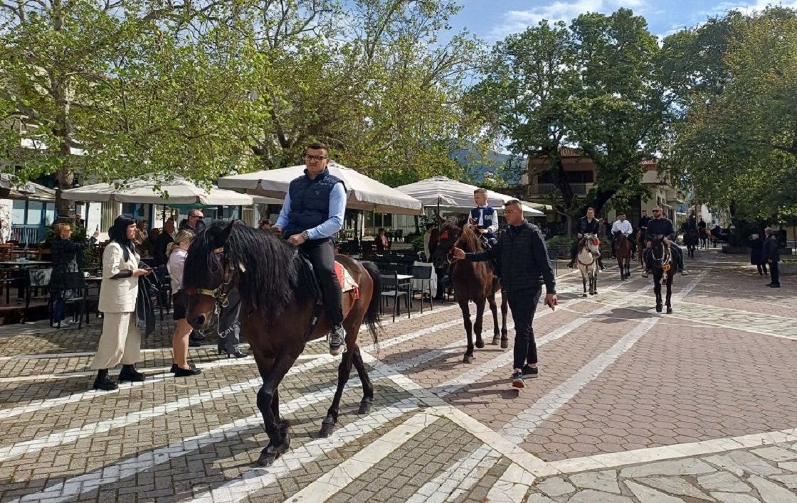 Καβάλα πήγαν στην εκκλησιά και φέτος στους Γόννους την εικόνα του Αγίου Γεωργίου (ΦΩΤΟ+video)