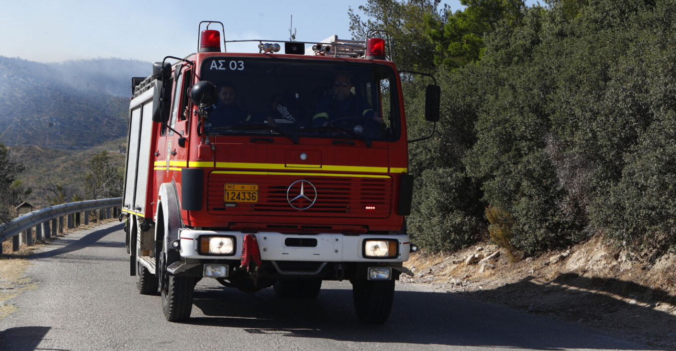 Φωτιά τώρα στην Πάρνηθα: Επιχειρούν ισχυρές δυνάμεις της πυροσβεστικής και 4 αεροσκάφη